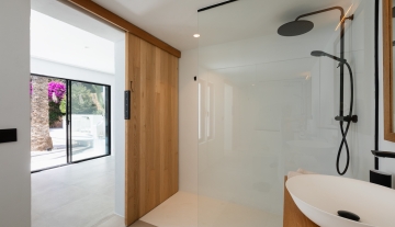 Resa Estates Ibiza for sale villa sea views koop bathroon.jpg